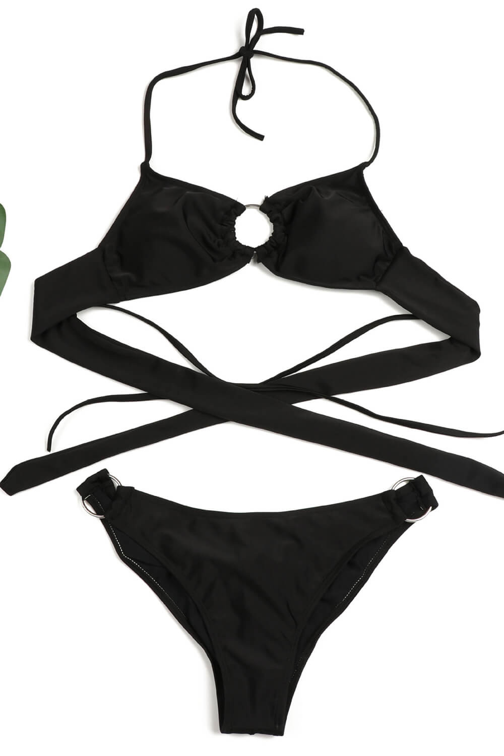 Top de bikini con lazo en los hombros y detalle de aro, estilo bralette negro