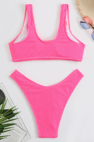 Pinkfarbene Bikinihose mit hohem Beinausschnitt