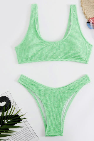 Top de bikini con escote redondo y arrugado en color menta