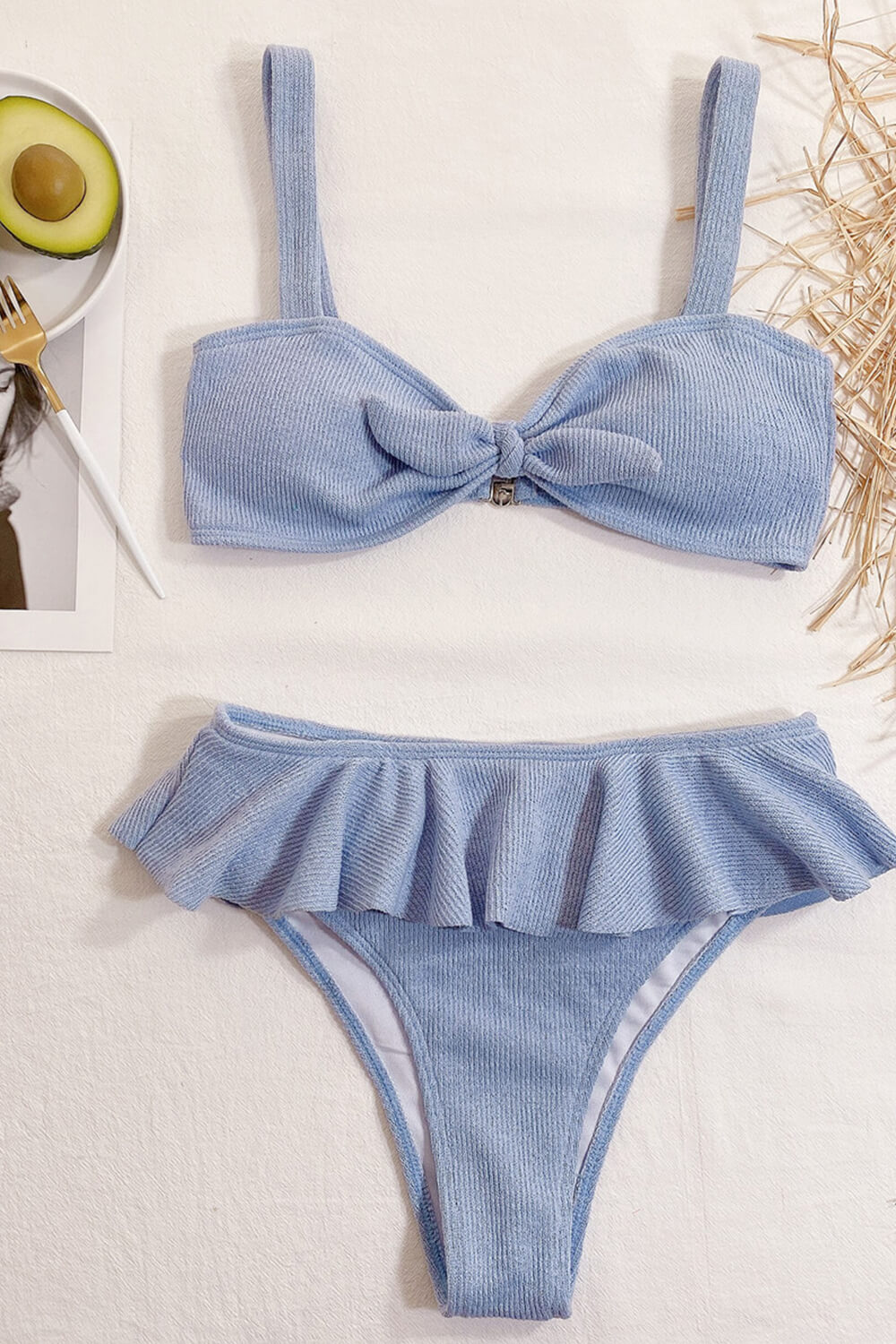 Hellblaue Bikinihose mit hoher Taille und gerippter Rüsche