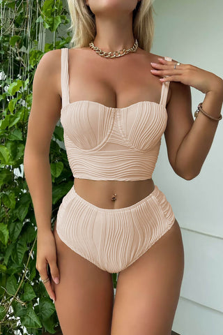 Conjunto de bikini de talle alto, largo y con aros y escote en forma de corazón con textura ondulada