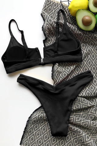 Conjunto de bikini de pierna alta con escote en V y aros en V
