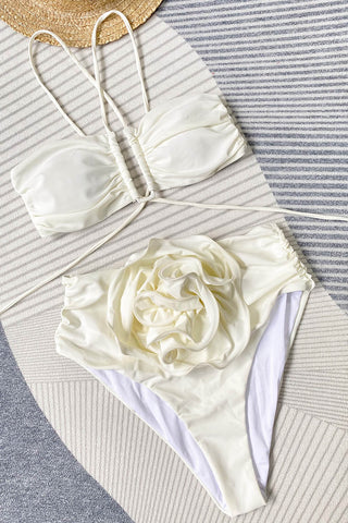 Bandeau-Bikini-Set mit 3D-Blumen-Applikation und überkreuztem Bandeau-Ausschnitt, Wickeldesign und Bindeband mit hoher Taille