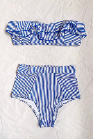 Blau-weiß gestreiftes Bandeau-Bikinioberteil mit Rüschen